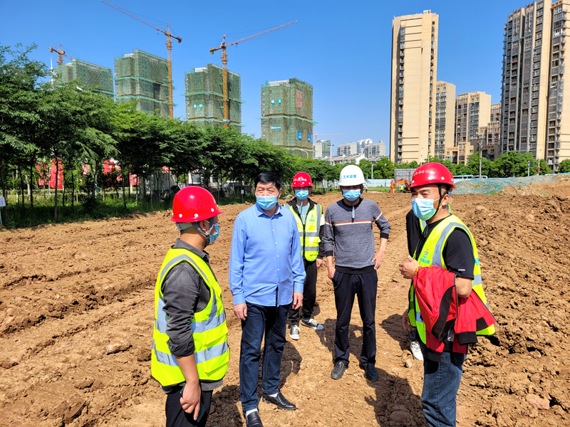 六安市重點工程建設管理處黨組書記、主任陳斌到長安路南延項目調(diào)研復工復產(chǎn)工作