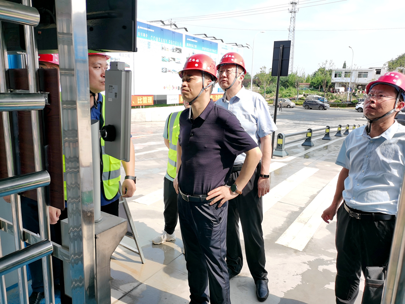 公司黨委副書記、總經(jīng)理張俊一行到桃花科創(chuàng)產(chǎn)業(yè)園項目調(diào)研指導(dǎo)工作1