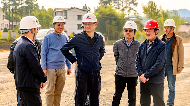 安徽交控集團(tuán)副總經(jīng)理、建設(shè)公司董事長王宏祥到宣涇高速一期03標(biāo)調(diào)研指導(dǎo)工作1